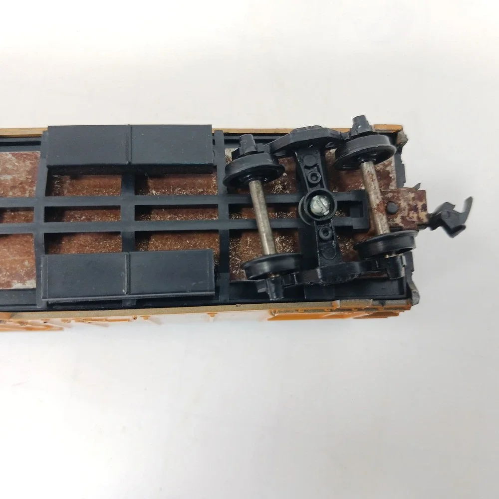 Pacific Fruit Express PFE 301527 HO Scale Refrigerator Car Orange SP UP